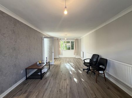 3 Bedroom House - End Terrace To Let - Photo 2