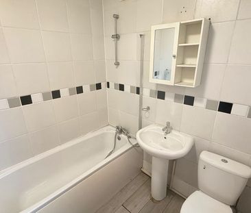 Goosebutt Court, Rotherham, Parkgate - Photo 4