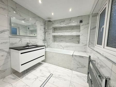 Room in a Shared House, Shere Road, IG2 - Photo 5