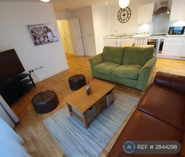 2 bedroom flat to rent - Photo 2