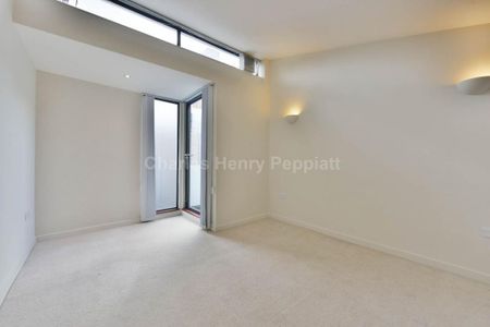 2 bedroom mews to rent - Photo 5
