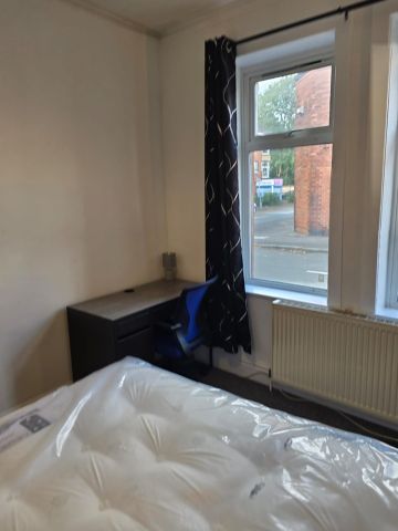 Room in a Shared House, Balmoral Road, M14 - Photo 3