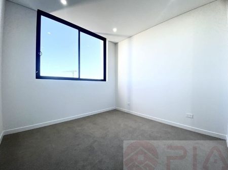 Spacious 3-Bedroom Modern Apartment in Vibrant Kogarah - Photo 3