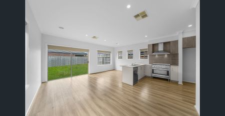 Park Facing Comfortable Home! - Photo 2