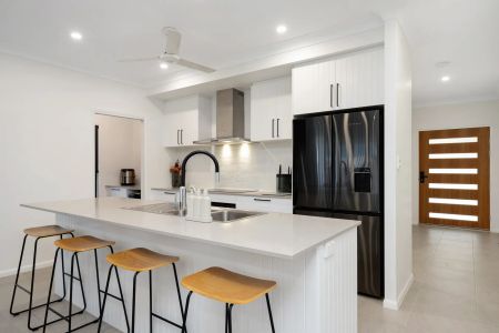 Modern Home with Theatre Room & Outdoor Entertaining! - Photo 2