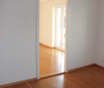 2.5 Zi Wohnung in ruhiger und zentraler Seitenstrasse - Foto 1