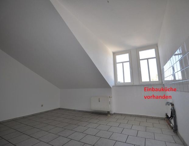 Dachwohnung mit Balkon, EBK, Tageslichtbad mit Wanne, etc. an der Klotzscher Heide. - Photo 1