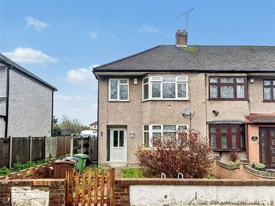 3 bedroom end of terrace house to rent - Photo 1