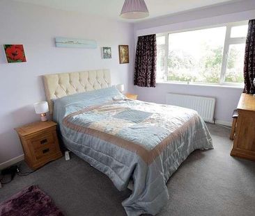 Chiltern Drive, Barton On Sea, New Milton, Hampshire, BH25 - Photo 4