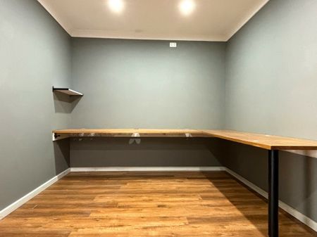 Charming 2-Bedroom Villa with Versatile Spaces - Photo 3