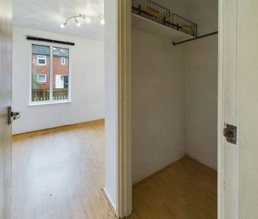 Semi-detached house to rent on - Photo 2