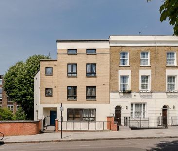 A beautifully refurbished two bedroom apartment with private entrance, patio, and parking, in NW8. - Photo 2
