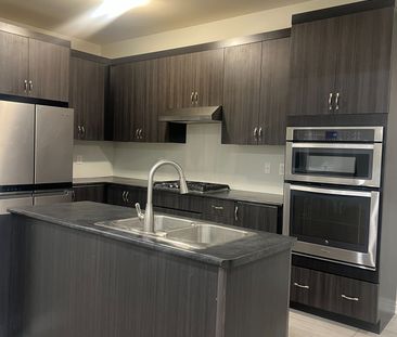 For Lease - 12 Foliage Drive, Brampton, Ontario - Photo 6