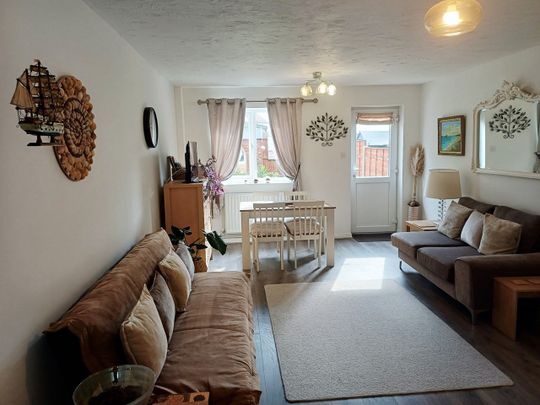 Room in a Shared House, Dempsey Close, SO19 - Photo 1