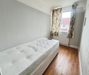 4 bedroom terraced house to rent - Photo 3