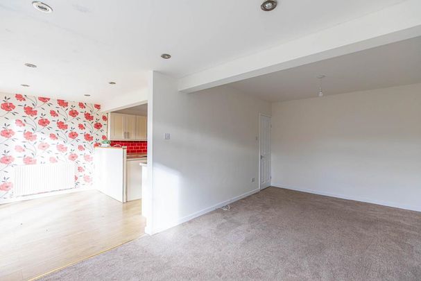 3 bedroom semi-detached bungalow to rent - Photo 1