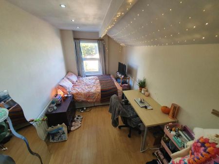 6 bedroom semi-detached house to rent - Photo 4