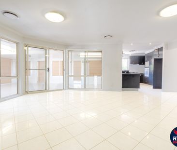 8 Coolgardie Street, Dunlop ACT 2615 - House For Rent | Domain - Photo 6