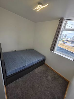 Room in a Shared Flat, Eccles New Road, M5 - Photo 1