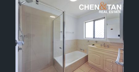 Spacious Family Home with Pool, Multiple Living Areas & Exceptional Parking - Photo 5