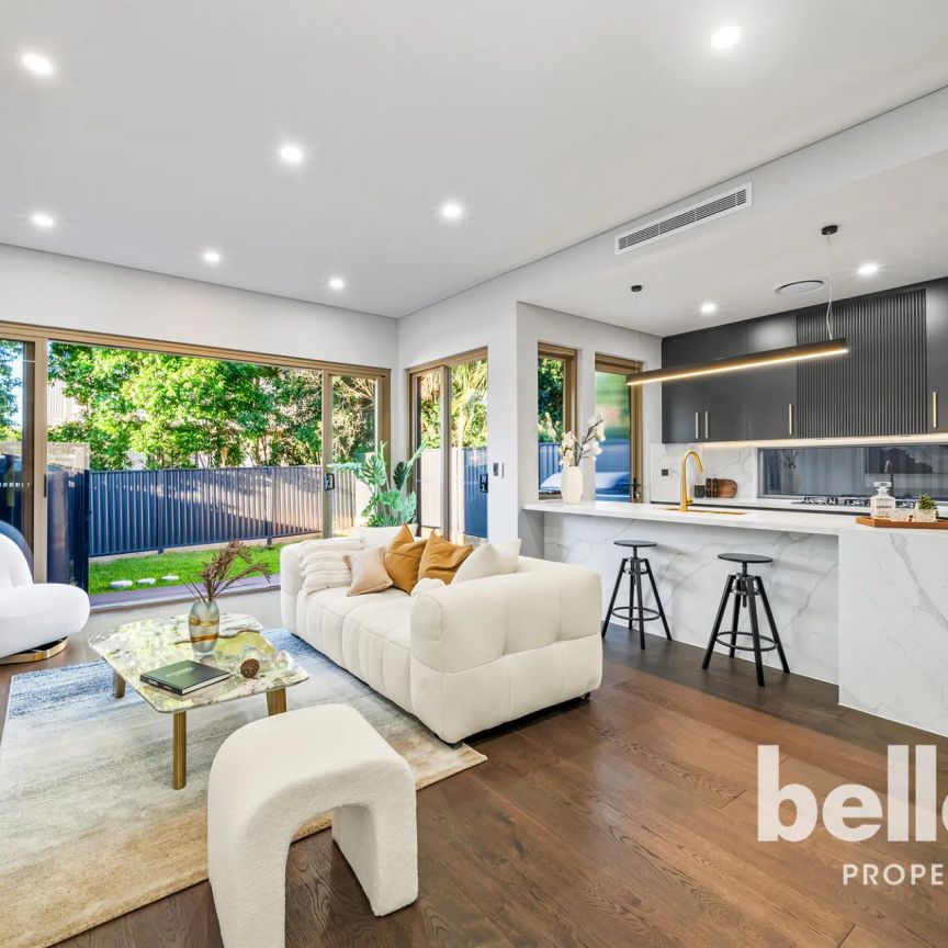 Brand-new 5 bedrooms family home in North Ryde for Rent - Photo 1