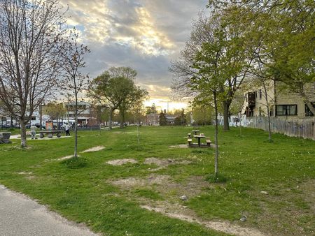 For Lease - 2401 Lakeshore Boulevard Unit# 2, Toronto, Ontario - Photo 3