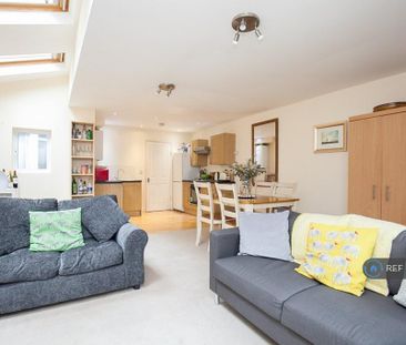 2 bedroom flat to rent - Photo 3