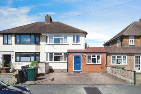 4 bedroom Semi-detached house to rent - Photo 4