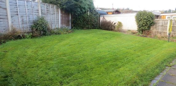 2 bedroom detached bungalow to rent - Photo 2