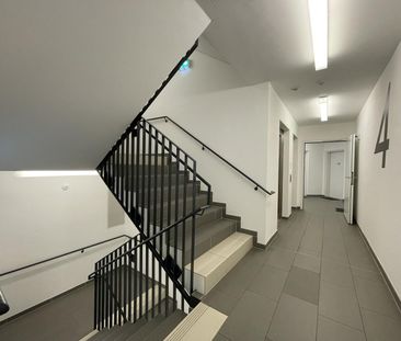 Top moderne, neuwertige Mietwohnung mit 12,62m² SÜD-Loggia in U4-Nähe - Photo 1