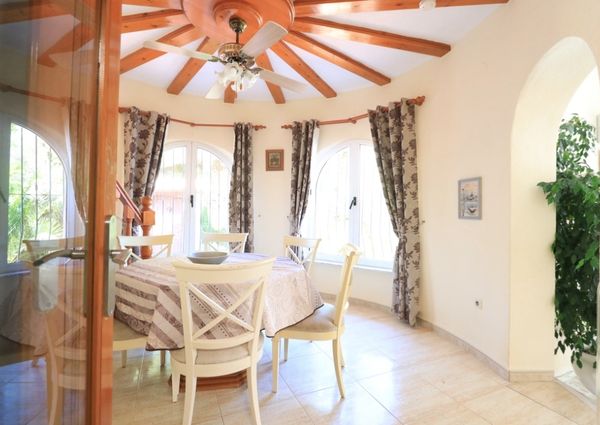 Villa for rent in Cumbre del Sol with 5 bedrooms