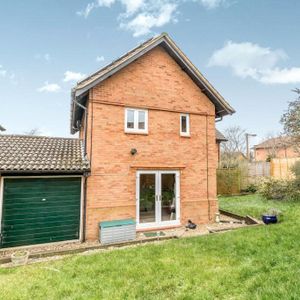 3 bedroom house to rent Rushton Court, Great Holm, Milton Keynes, Buckinghamshire, MK8 - Photo 3