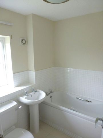 3 bedroom end of terrace house to rent - Photo 3