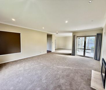 Modern family home in Murrays Bay with walking ... - Photo 1