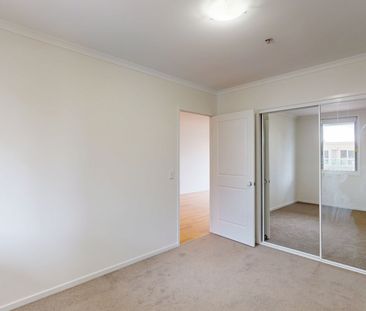 Located in the heart of Brunswick! - Photo 3