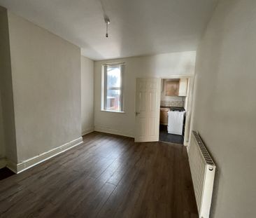 *** TWO DOUBLE BEDROOMS ****DINING ROOM*** FRONT RECEPTION ROOM ***... - Photo 1