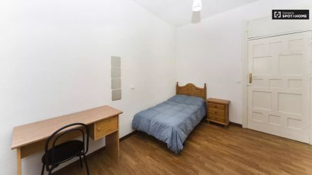 Single Bed in Rooms in nice and centrally located 9 bedroom flat, bills included - Foto 5