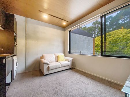 Welcome to Sharella Living - Photo 2