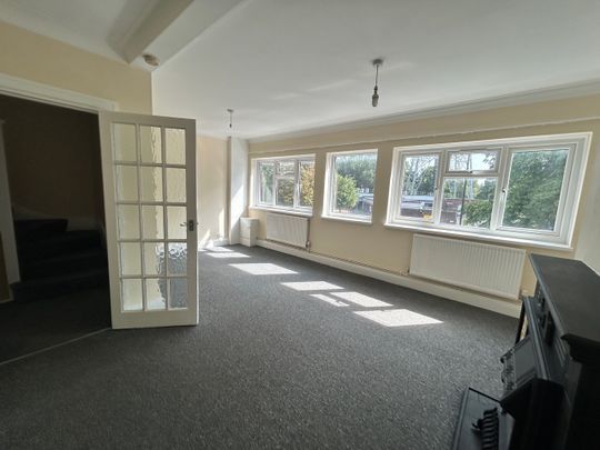 3 Bed Flat, South Norwood Hill, SE25 - Photo 1
