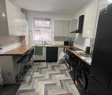 5 bedroom terraced house to rent - Photo 2