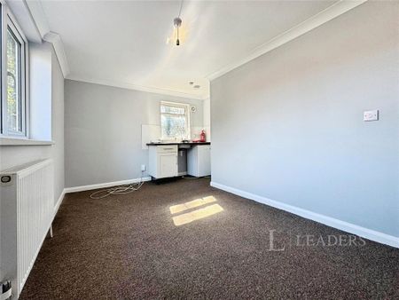 1 bedroom in a house share to rent - Photo 2