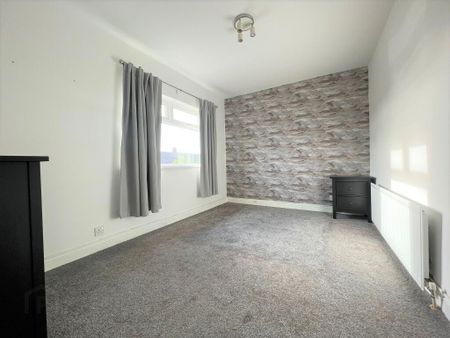 28 Chichester Square, Carrickfergus, BT38 8JU - Photo 3
