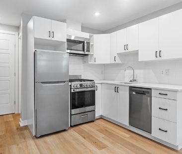 689 Churchill Avenue North - LL03 - Photo 2