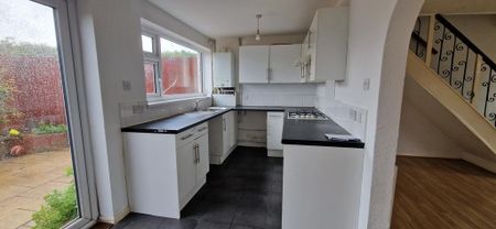 2 bedroom end of terrace house to rent - Photo 3