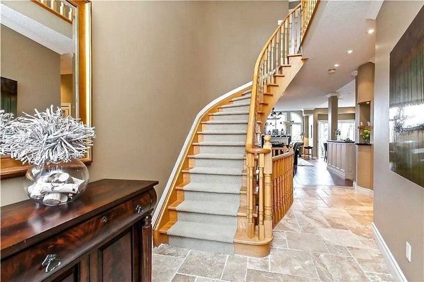 For Lease - 2113 Pinevalley Crescent, Oakville, Ontario - Photo 1