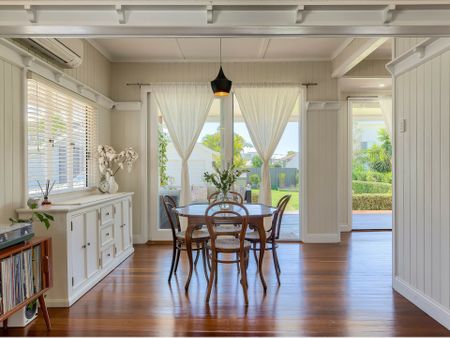 PRETTY AS A PICTURE & CLOSE TO SCHOOLS, SHOPS AND PARKS - Photo 5