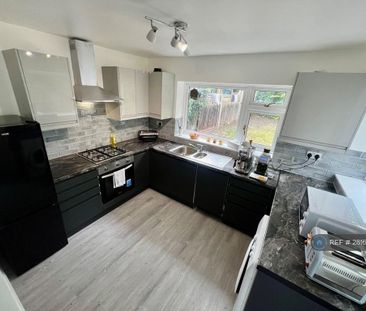 1 bedroom in a house share to rent - Photo 4