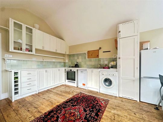 3 bedroom apartment to rent High Street, Lewes, East Sussex, BN7 - Photo 1