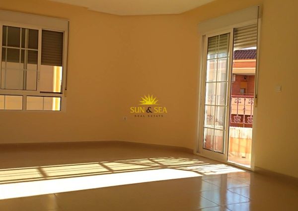 THREE-BEDROOM APARTMENT – ALMORADÍ
