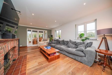 5 bedroom detached house to rent - Photo 5